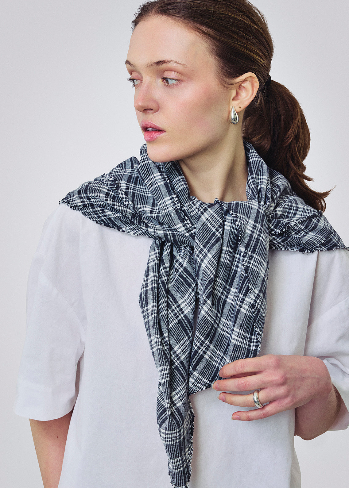 Upcycled scarf black/white